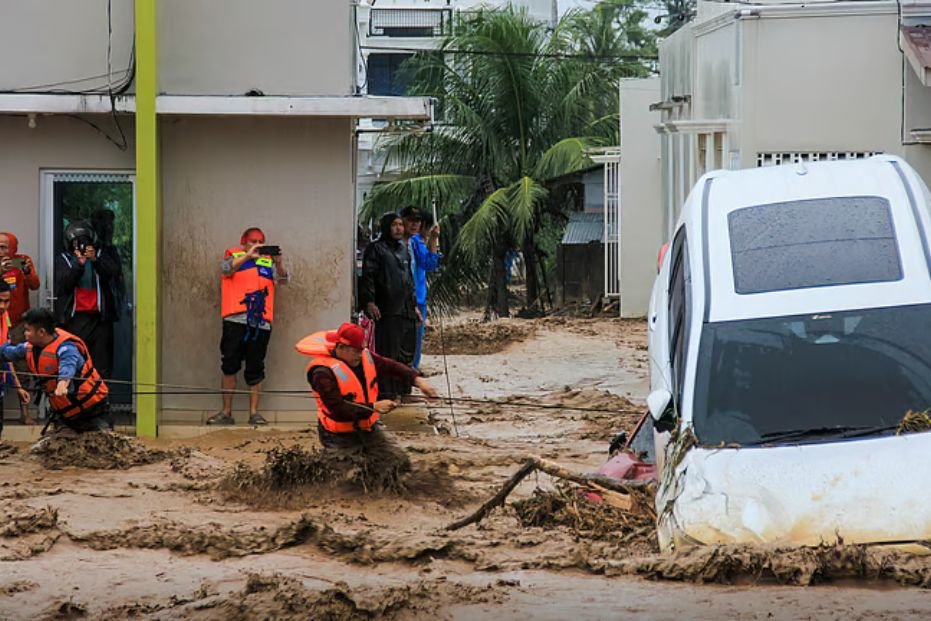 Indonesia Faces Devastation from Floods and Landslides, Death Toll Rising in Three Provinces