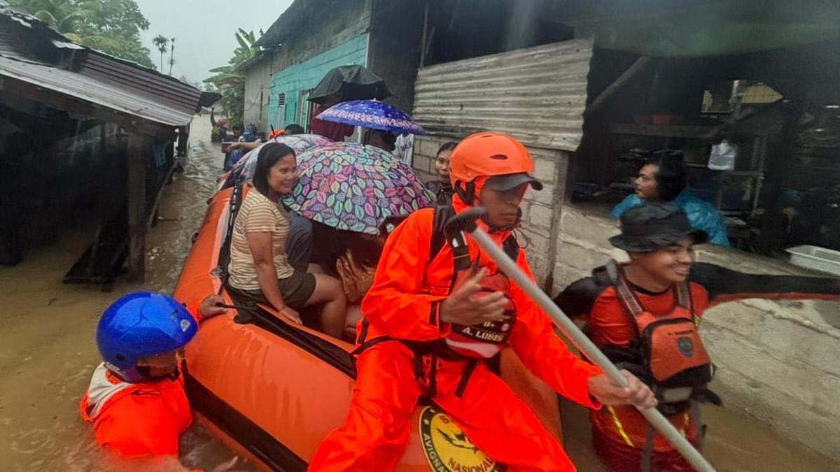 Indonesia Intensifies Search for Victims After Deadly Floods and Landslides