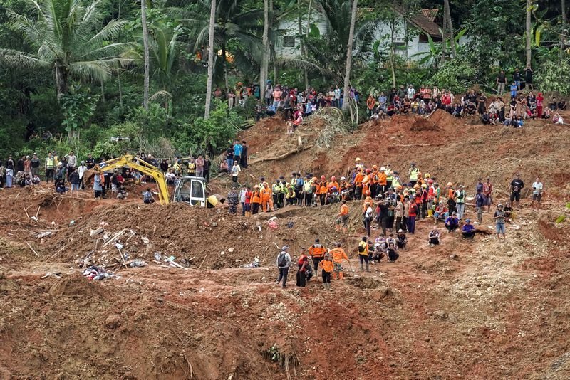Landslides in Central Java, Indonesia, Claim 18 Lives and Leave Dozens Missing