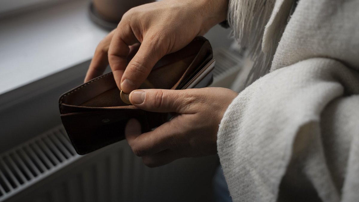 Low Income May Increase Risk of Dementia