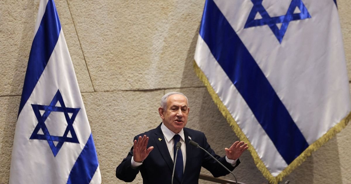 Netanyahu requests presidential pardon in corruption trial
