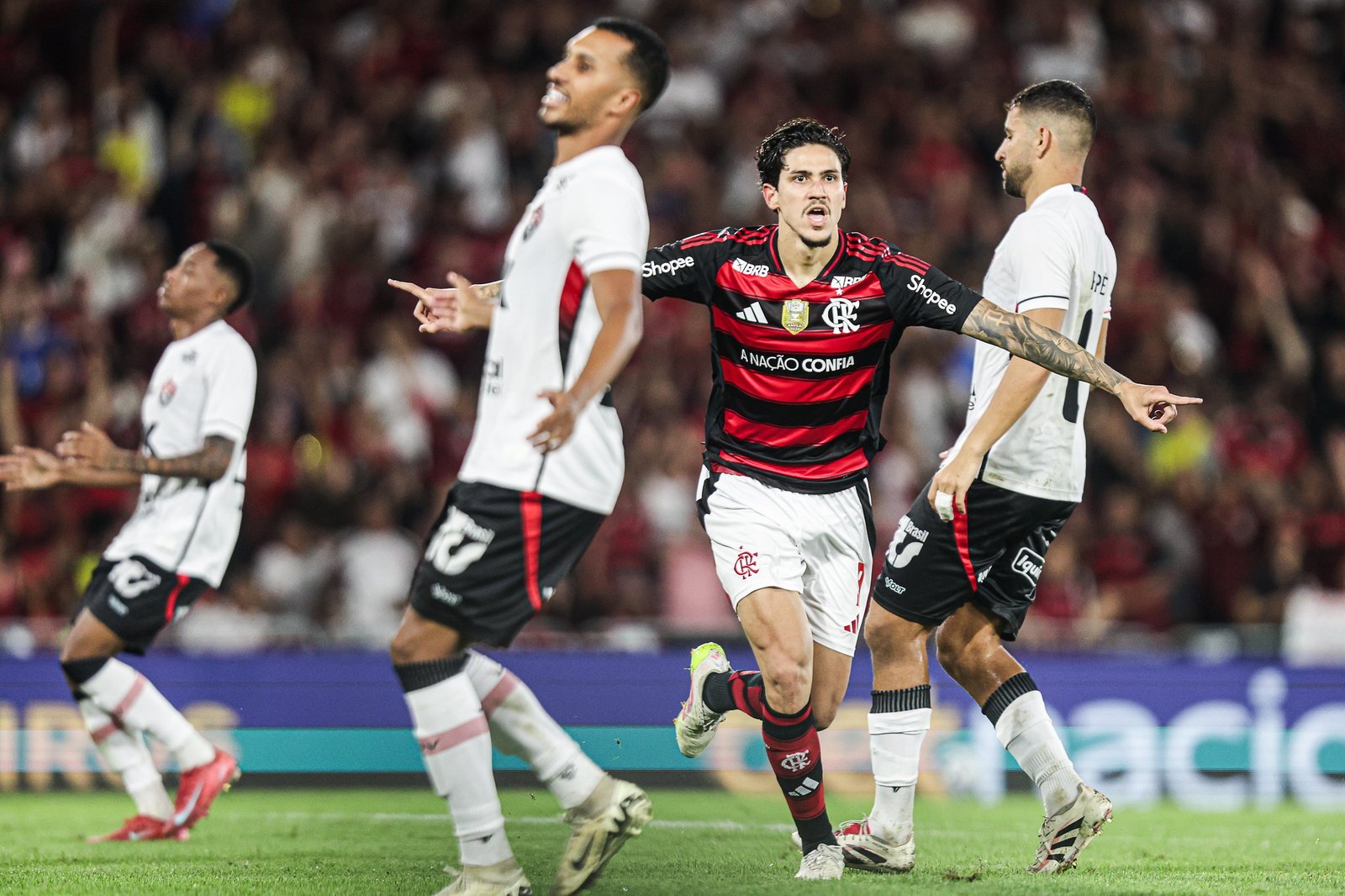 Pedro suffers left thigh injury in training and starts treatment at Flamengo