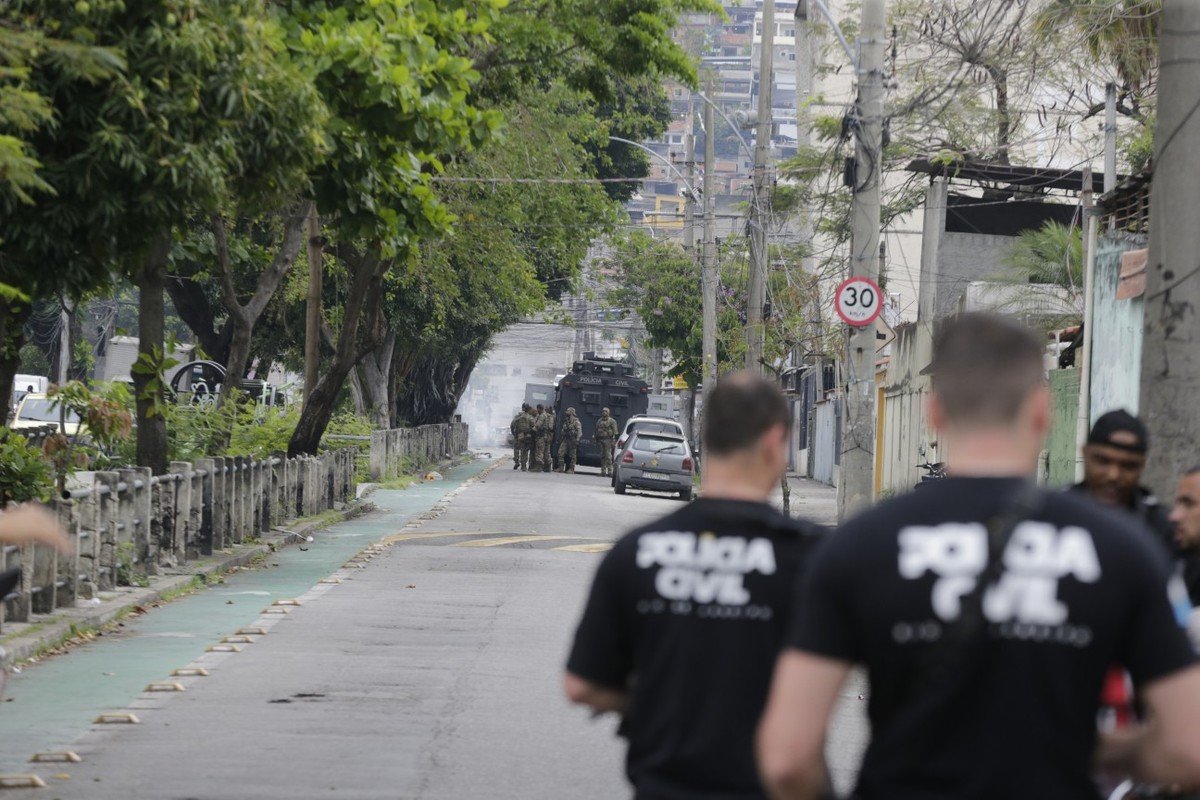 Rio police had to reschedule major operation in Penha because access route was closed off by traffickers