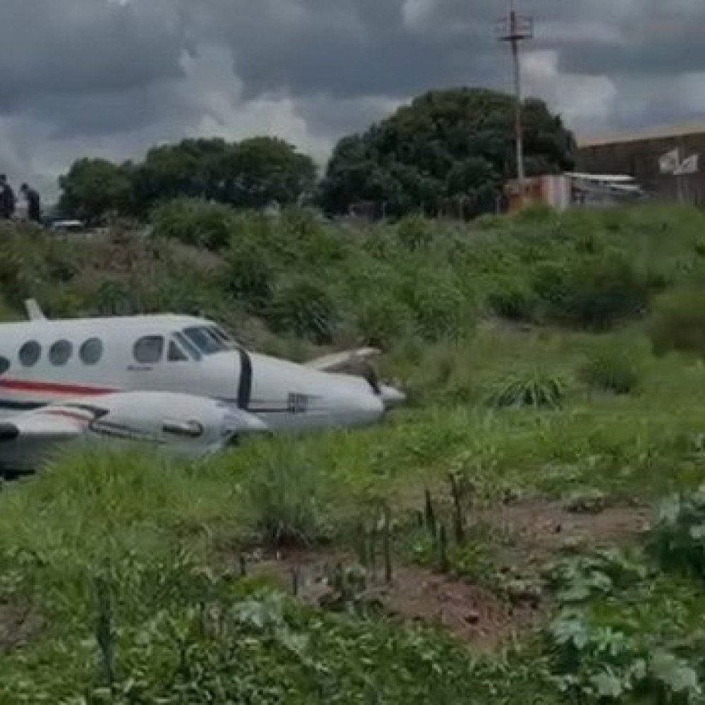 Small plane crashes at airport in a city in Minas Gerais