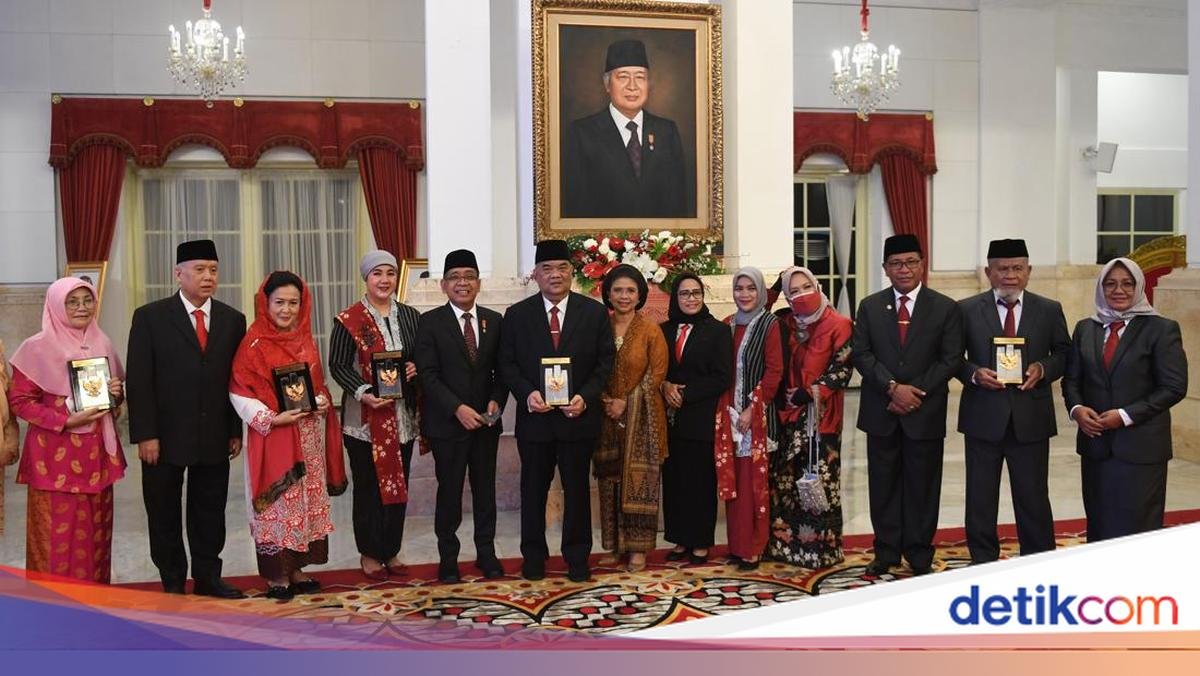 Top 10 Figures Awarded National Hero Title, Including Soeharto and Gus Dur