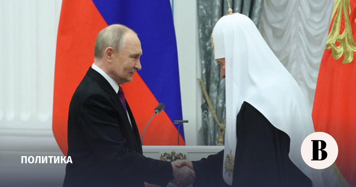Who Did Vladimir Putin Present State Awards to in the Kremlin