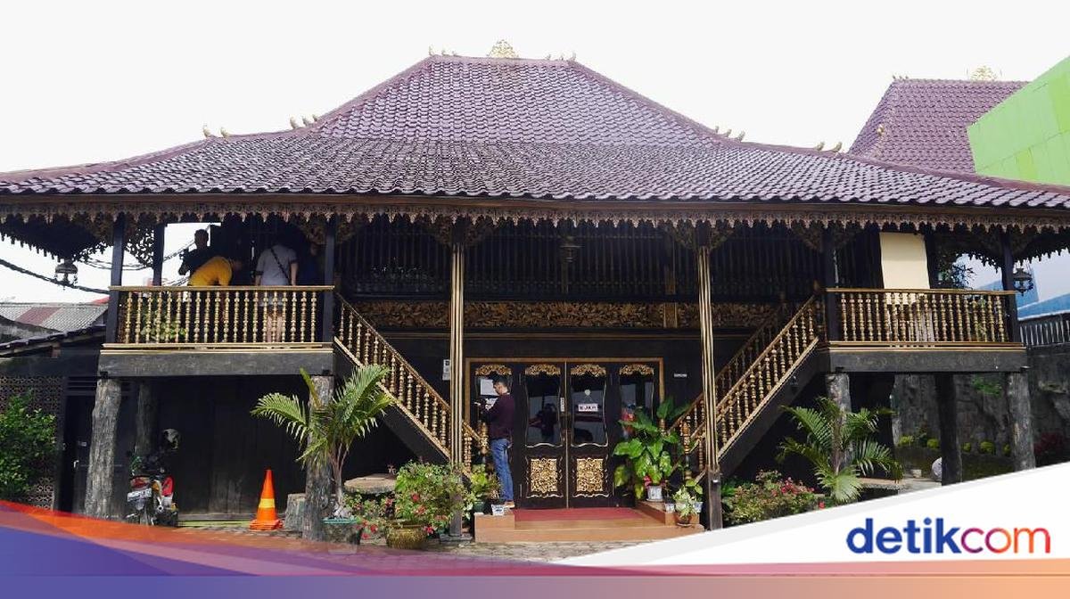 Why Are Traditional House Roofs Often Shaped Like a Pyramid? Here’s the Answer