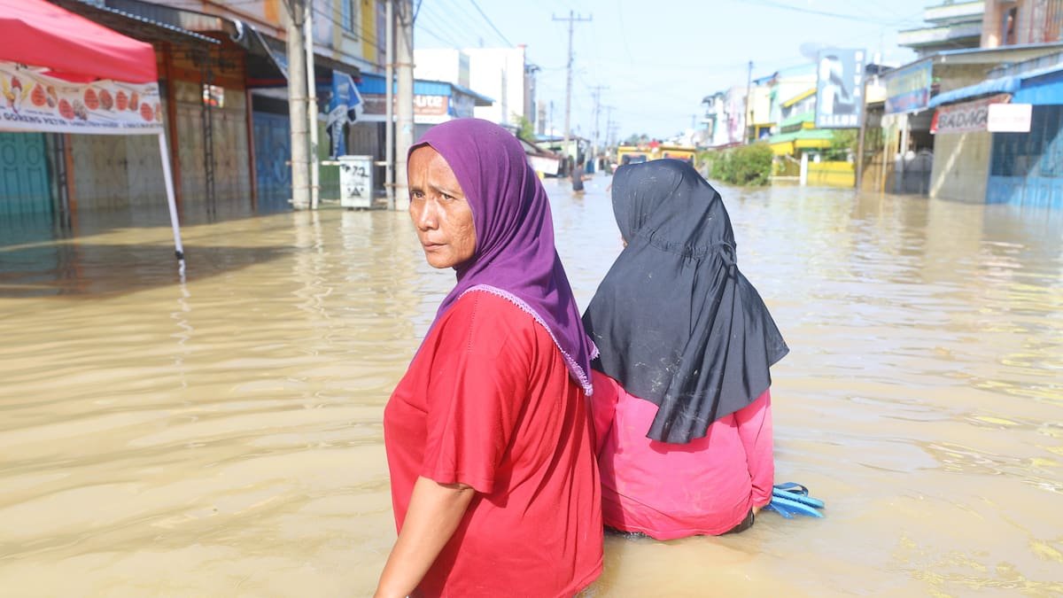 Death toll rises to over 600 with 460 missing due to flooding in Indonesia