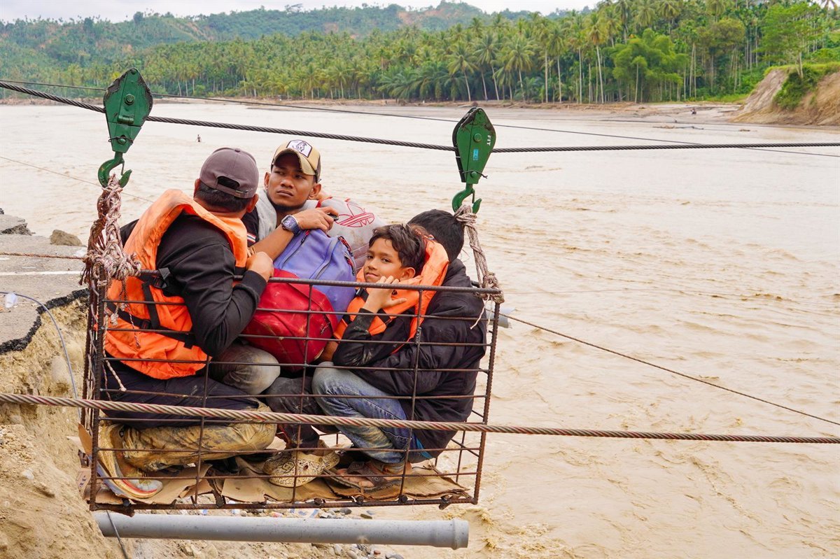 Death Toll Rises to Over 750 and Nearly 650 Missing in Indonesia Floods