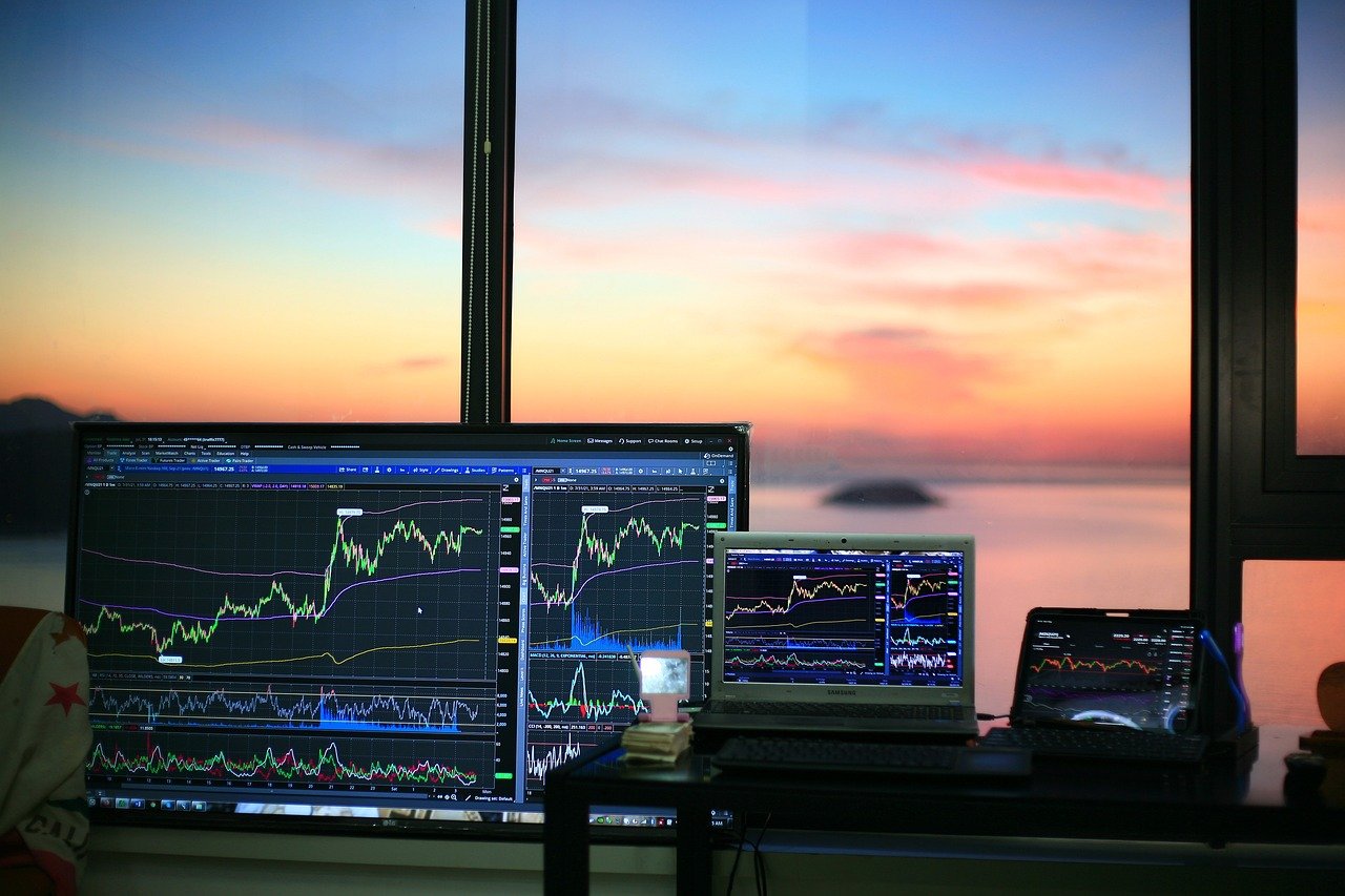 Dow Jones Futures Start the Week Higher with Focus on Interest Rate Decision
