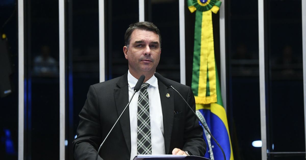 Flávio says there is a “price” to continue with candidacy “until the end”