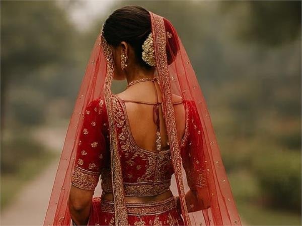 Immediate Fight After Wedding, The Bride Escapes with her Lover