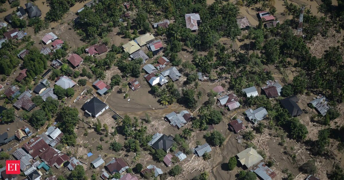 Indonesia Flood Death Toll Exceeds 1,000 as Aid Efforts Intensify
