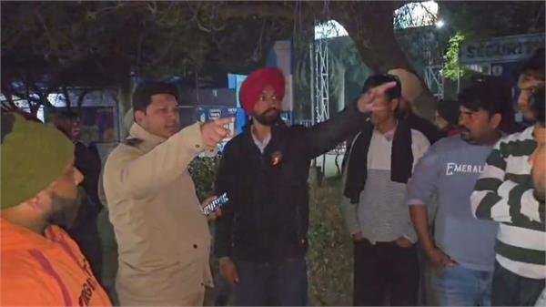 Major Incident in Punjab! Criminals Fire Shots, Loot Car from Young Man, Then Flee on Motorcycle