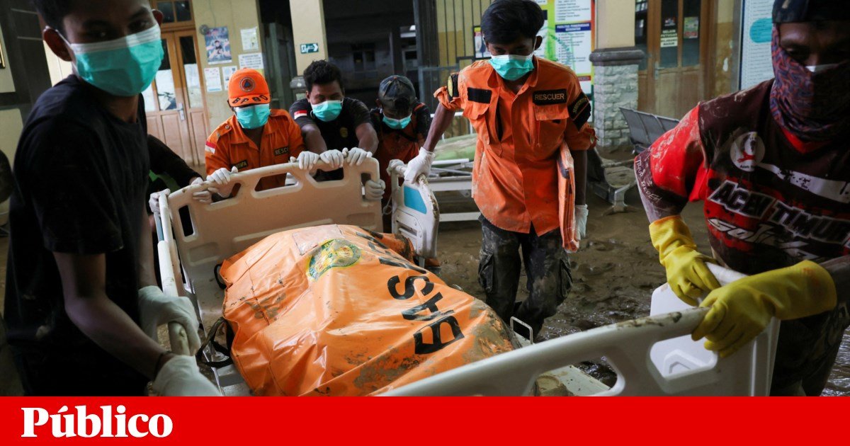 More than 1800 dead in floods affecting Indonesia, Sri Lanka and Thailand