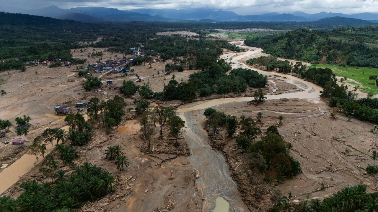 More than 900 dead in Indonesia due to massive floods that have devastated the country