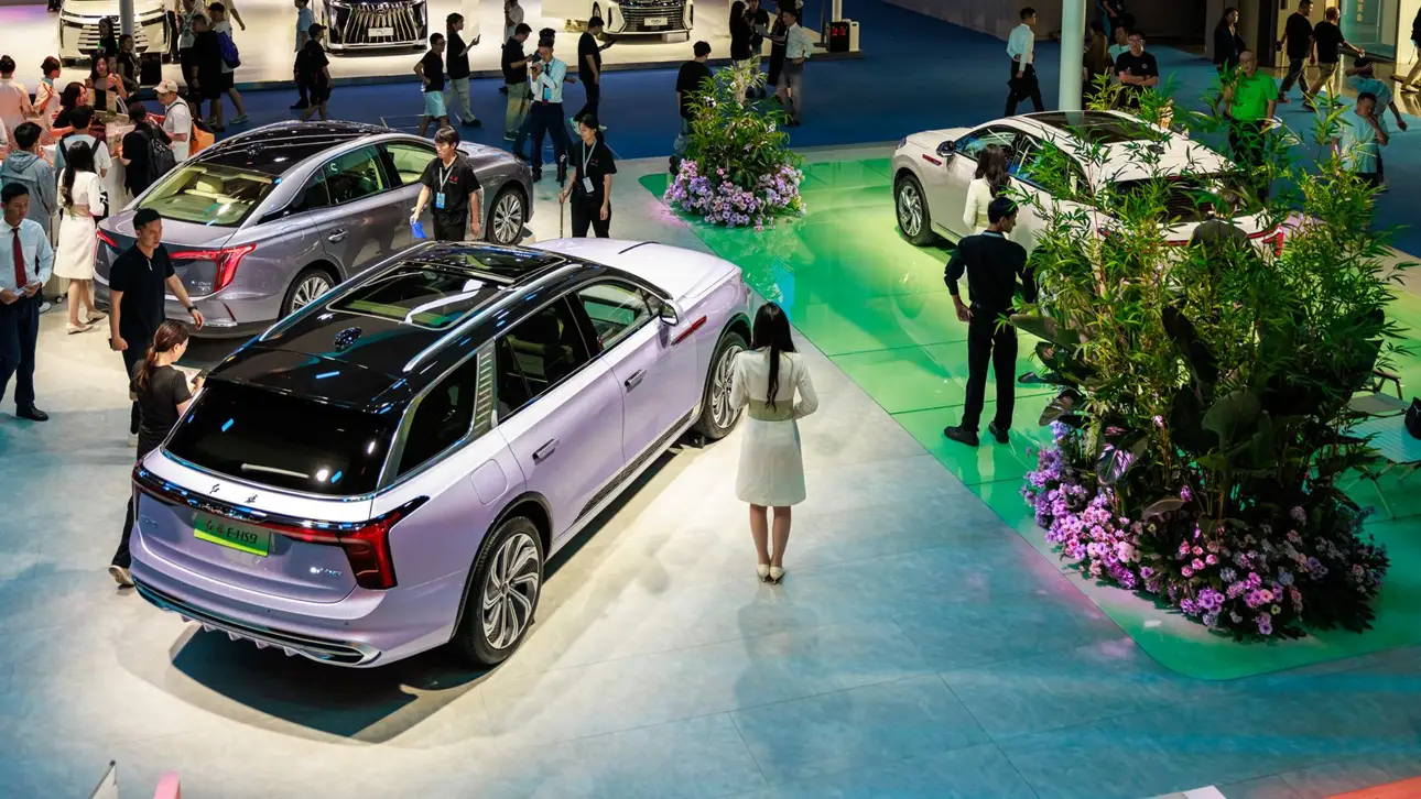 New Global Issue Taking Over the World: Crossovers and SUVs Outgrowing Standard City Spaces